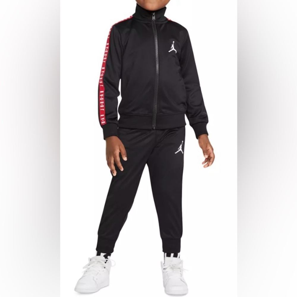 Jordan Boys Tricot Black Tracksuit set
Size Medium